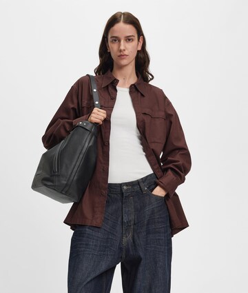 Liebeskind Berlin Shoulder Bag in Black: front