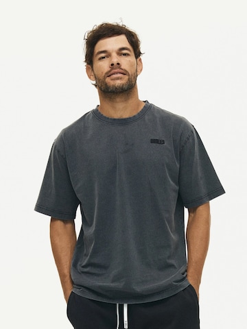 DRILLS Apparel Shirt 'RECREATION Core' in Grau: Vorderseite