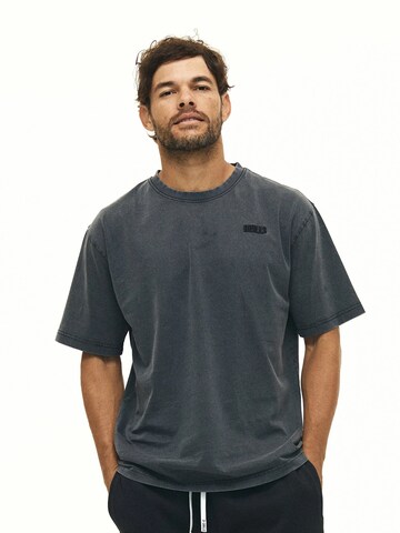 T-Shirt 'RECREATION Core' DRILLS Apparel en gris : devant