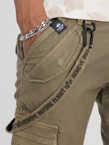 Tapered Pantaloni cargo di ALPHA INDUSTRIES in verde