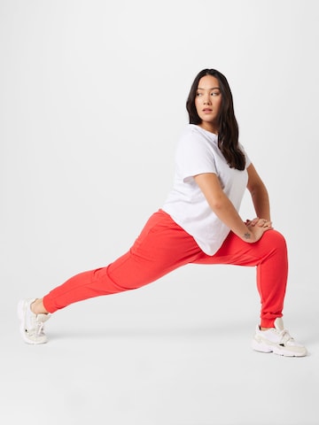 Tapered Pantaloni sportivi 'ELINA' di Only Play Curvy in rosso