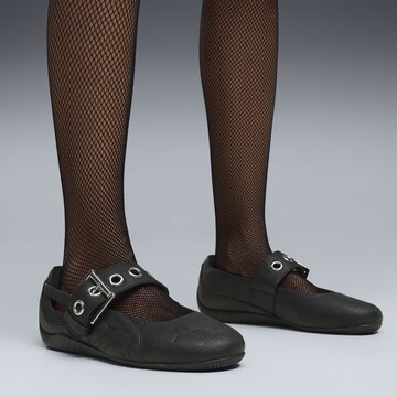 PUMA Sneakers laag in Zwart: voorkant