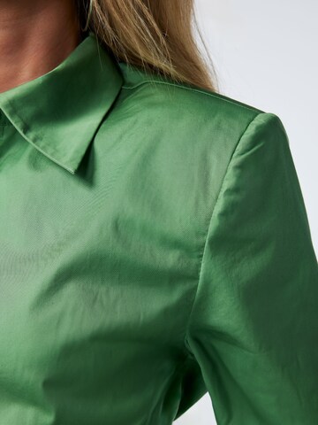 ABOUT YOU x Emili Sindlev Blouse 'Effie' in Groen