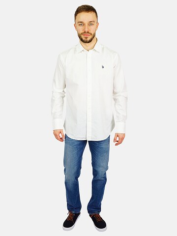 Coupe regular Chemise U.S. POLO ASSN. en blanc