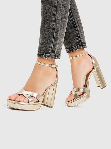 Pull&Bear Sandals in Gold