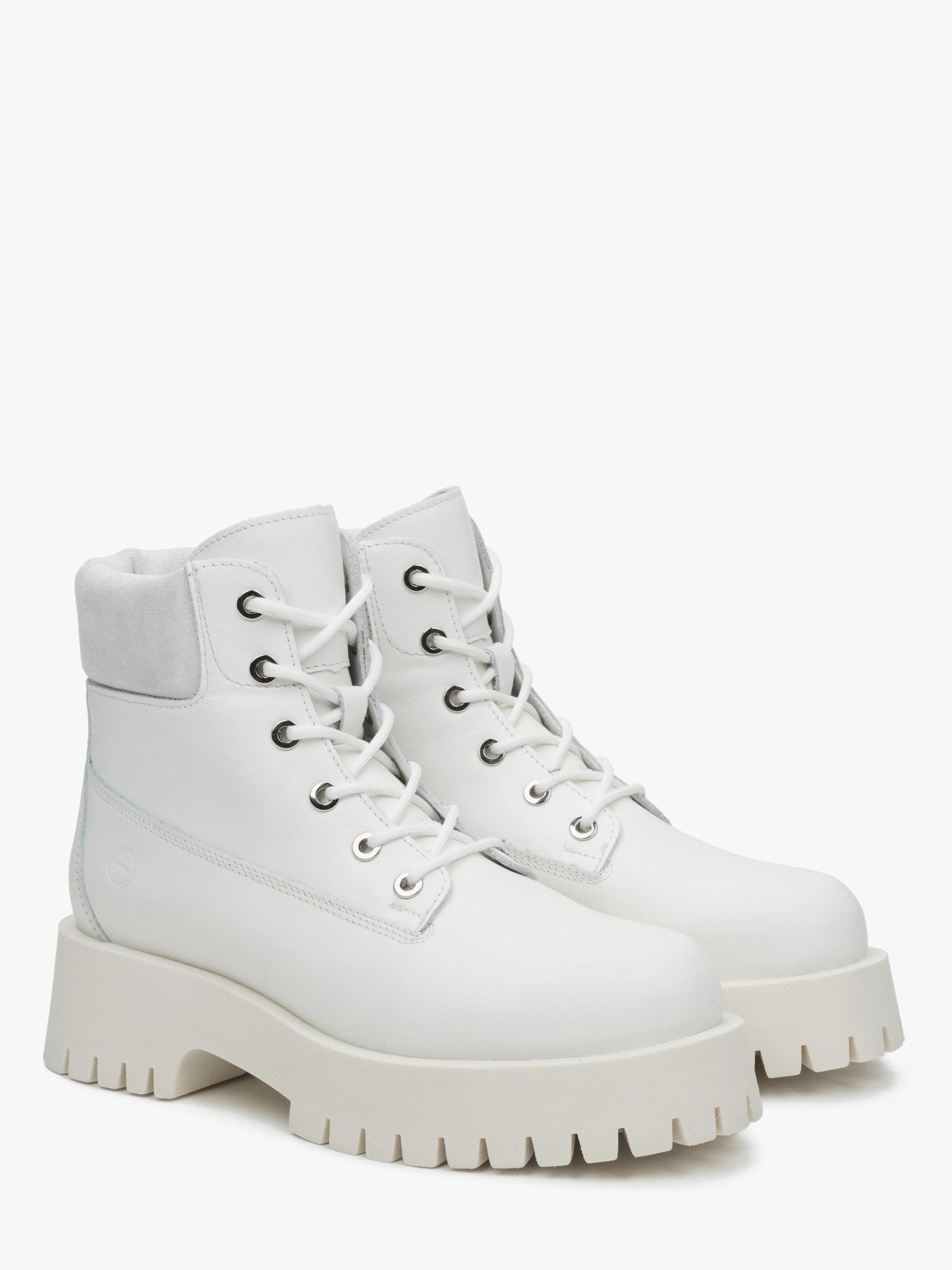 Estro Booties '09-3329' in White