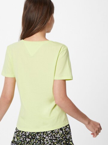 Tricou de la Tommy Jeans pe verde