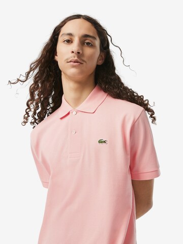 Coupe regular T-Shirt LACOSTE en rose