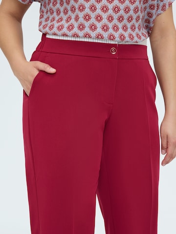 regular Pantaloni di Fiorella Rubino in rosso