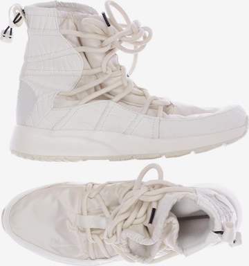 NIKE Dress Boots in 41 in White: front