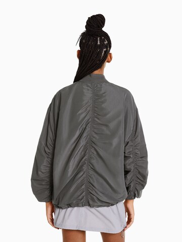 Bershka Jacke in Grau