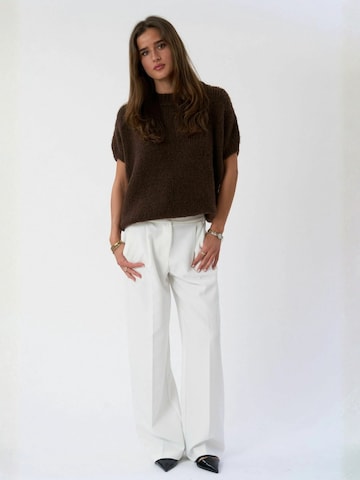 TEESHOPPEN Pulóver ' Chloe ' - barna