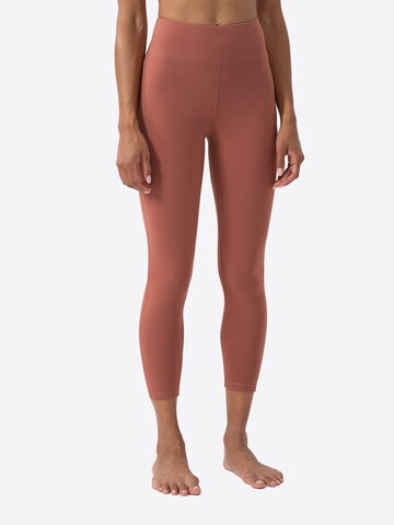 Coupe slim Pantalon de sport 4F en rouge : devant