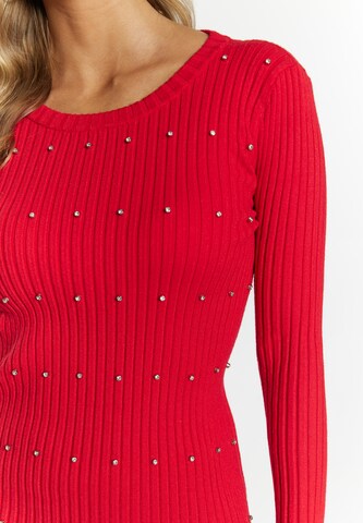 Abito in maglia di faina in rosso