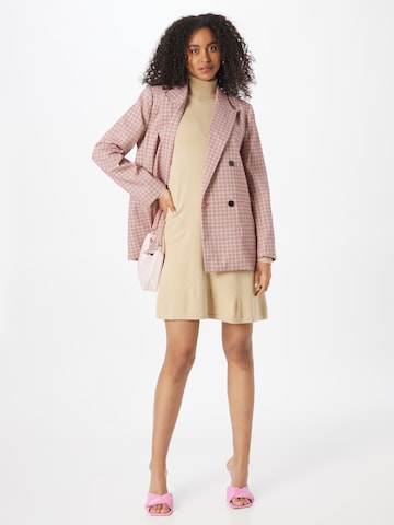 VERO MODA Stickad klänning 'HAPPINESS' i beige