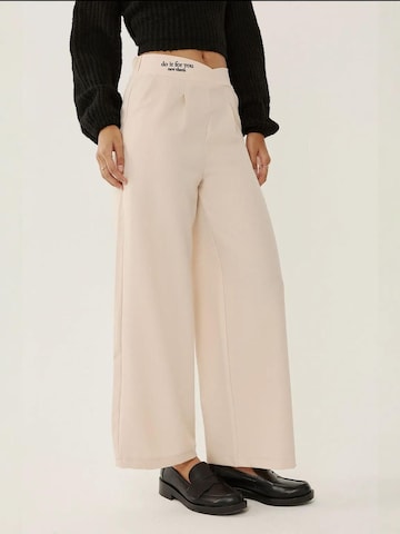 Hiccup Wide Leg Hose in Beige