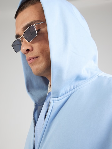 Veste de survêtement WEEKDAY en bleu