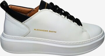 Baskets basses Alexander Smith en blanc : devant
