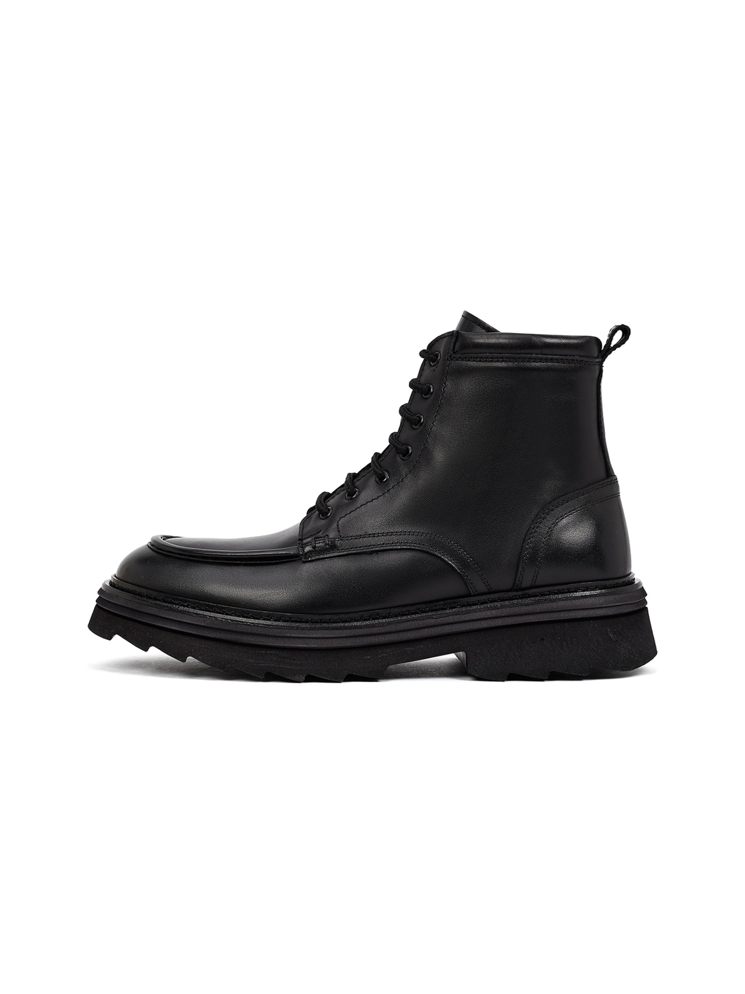 Boots stringati di Derimod in nero: frontale