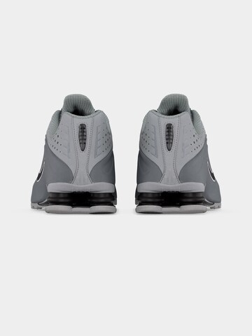 Nike Sportswear Låg sneaker 'SHOX R4' i grå