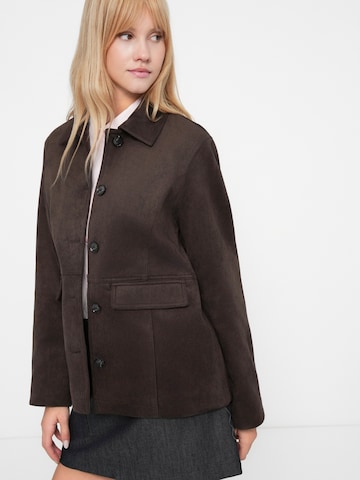 JDY Φθινοπωρινό και ανοιξιάτικο μπουφάν 'JDYPARKER' σε καφέ