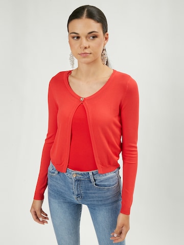 Influencer Gebreid vest in Rood: voorkant