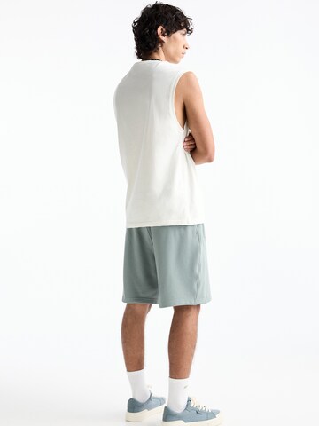 Pull&Bear Loosefit Shorts in Grün