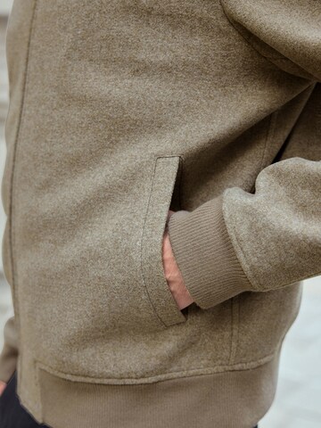 Next Tussenjas in Beige