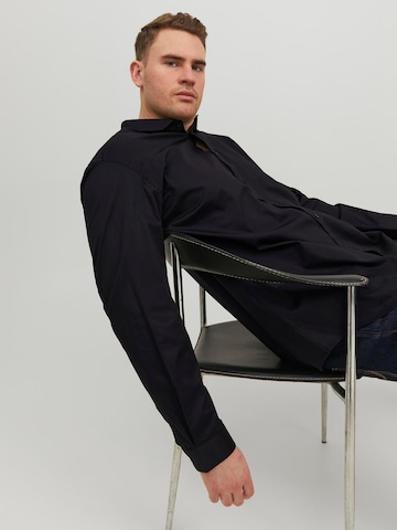 Jack & Jones Plus Comfort Fit Skjorte 'JPRBLACARDIFF' i sort