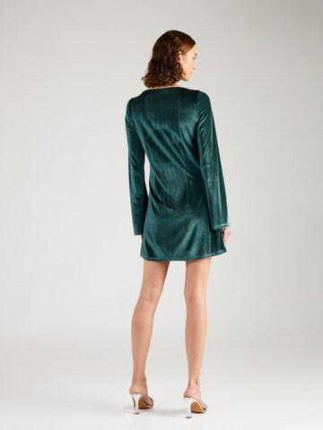Rochie de la Monki pe verde