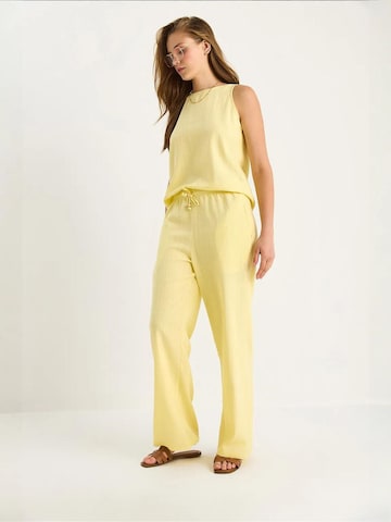 Pantalons de tailleur Bianco Lucci en jaune