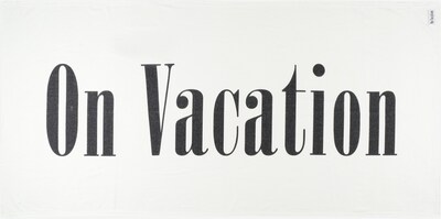 On Vacation Club Strandtuch in schwarz / weiß, Produktansicht