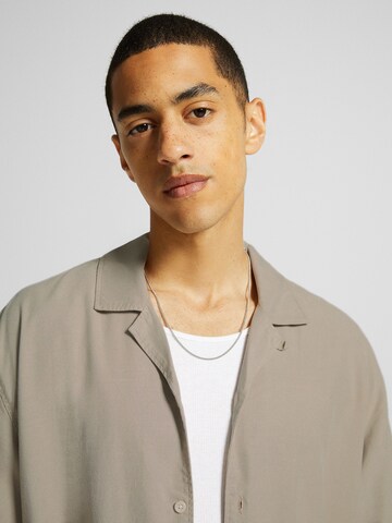 Bershka Comfort fit Button Up Shirt in Beige