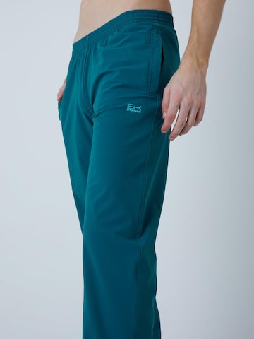 SPORTKIND Regular Sporthose 'Woven Training Pants'‌‌‌‌‌‌‌‌‌‌ in Grün