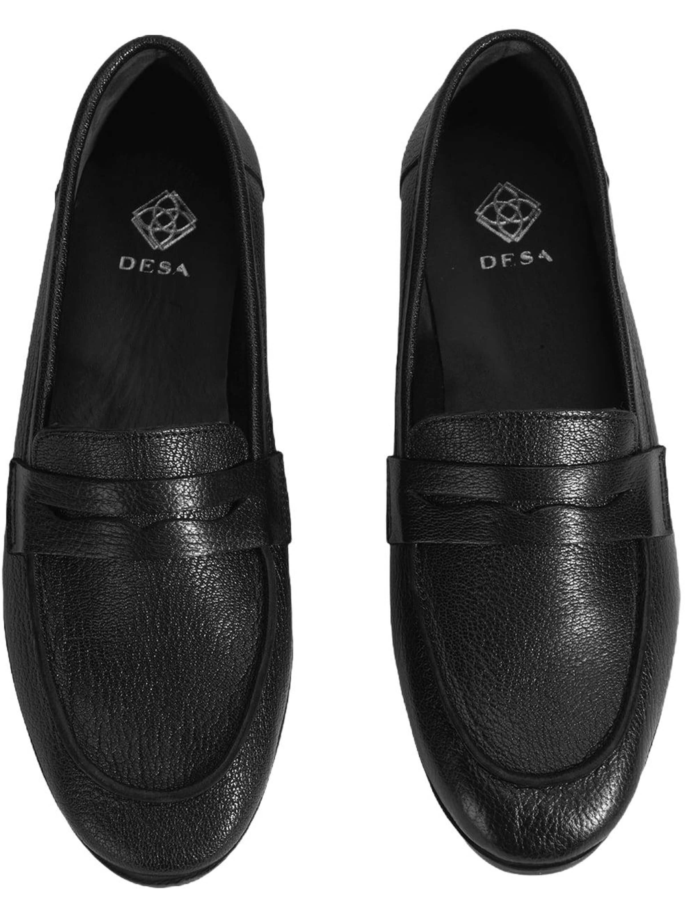 Desa Moccasin in Black