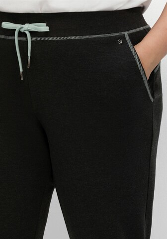 SHEEGO Tapered Pants in Grey