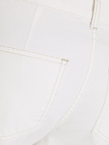 Bershka Wide Leg Jeans in Weiß