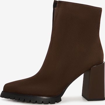 Bottines CESARE GASPARI en marron : devant
