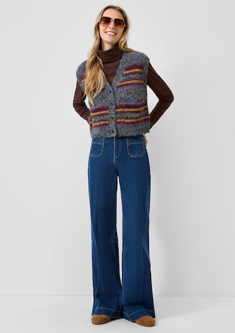 QS Flared Jeans in Blue: front
