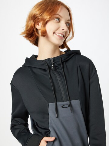 OAKLEY - Sweatshirt de desporto 'SNOWDROP' em cinzento