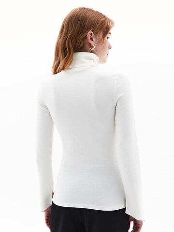 OXXO Shirt in White