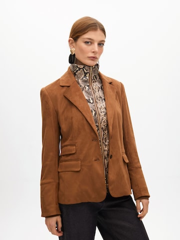 Lola Casademunt Blazers in Bruin: voorkant
