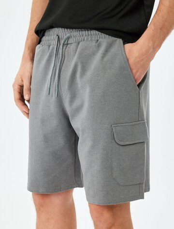 Koton Regular Shorts in Grau