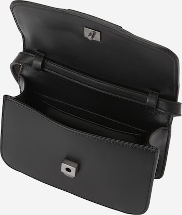 Calvin Klein Skuldertaske 'Bar' i sort