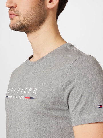 TOMMY HILFIGER T-Shirt 'New York' in Grau