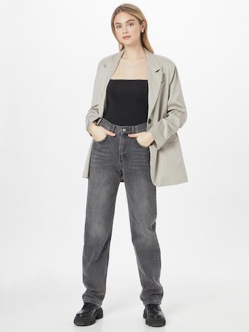 Gina Tricot Regular Jeans in Grau