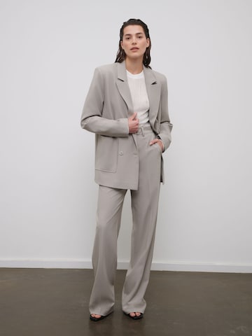 RÆRE by Lorena Rae - Blazer 'Beryl' en gris