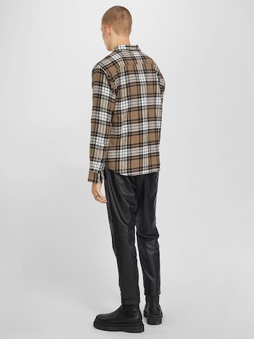 Young Poets - Regular Fit Camisa 'Jeremiah' em bege