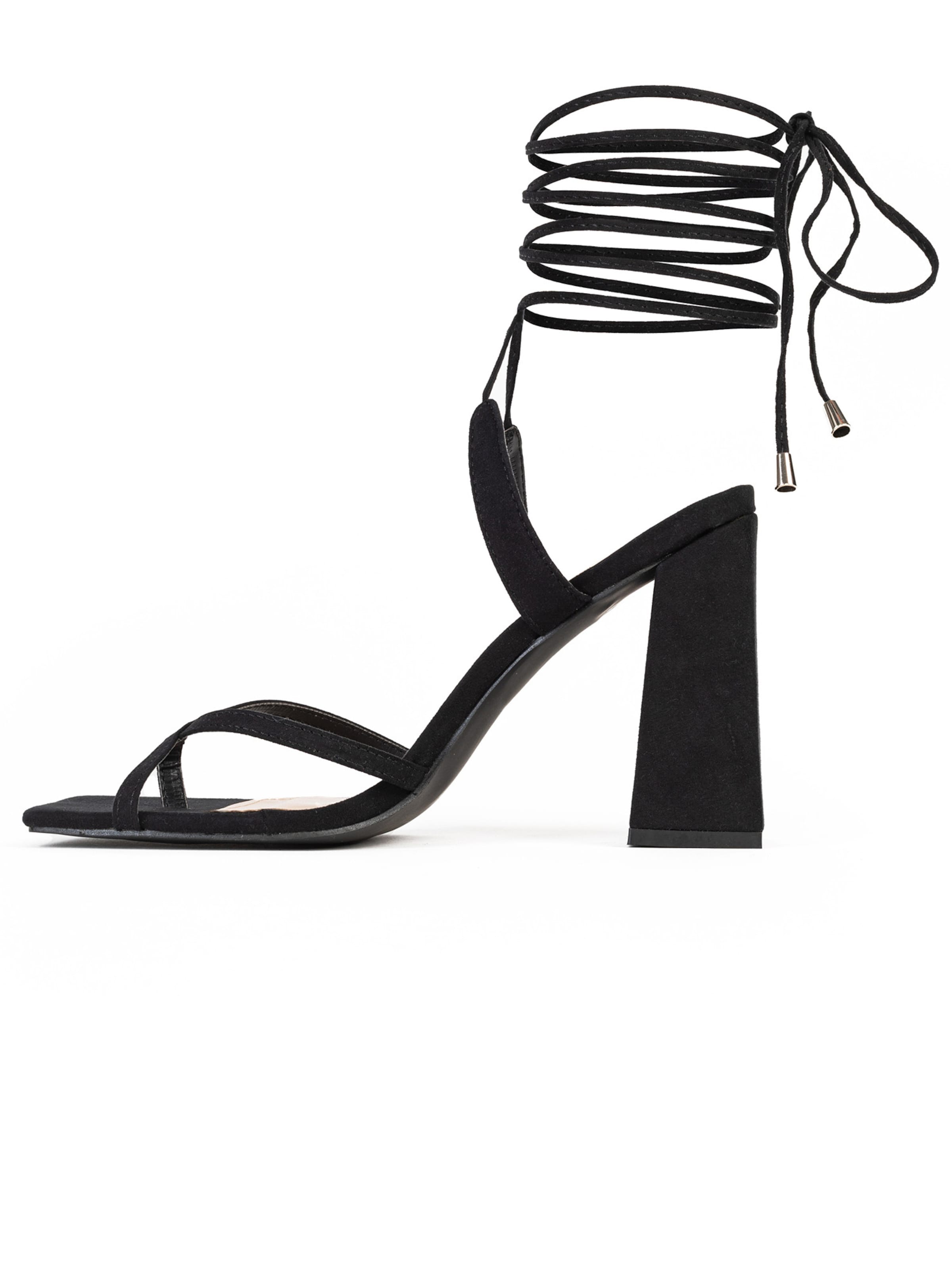 Celena Босоножки через палец 'Chenaya' в Черный: спереди