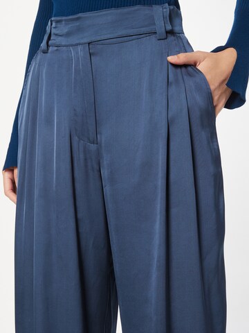 SECOND FEMALE Wide leg Pleat-Front Pants in Blue